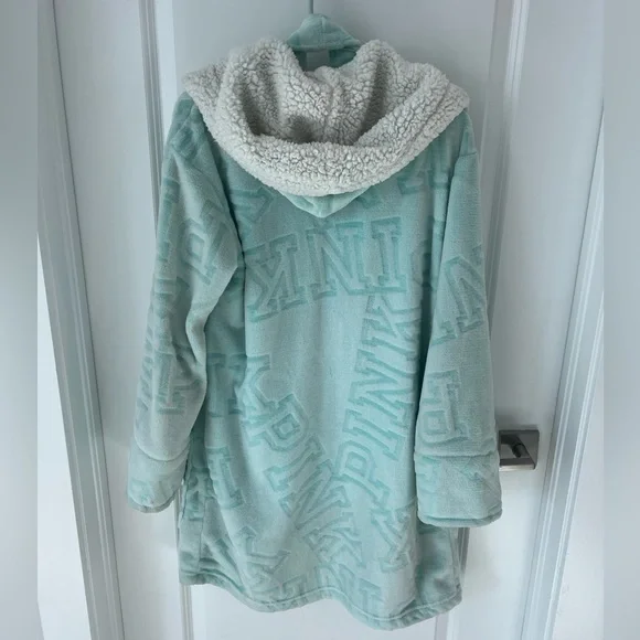 PINK Robe - Picture 2 of 2